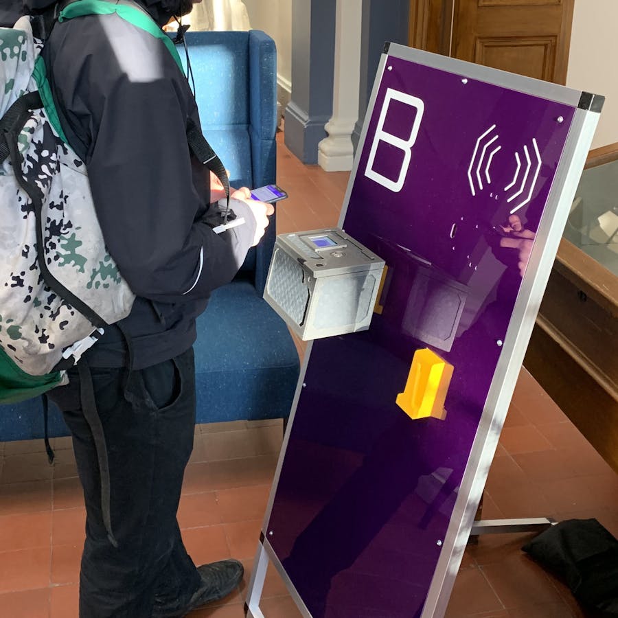 A bicycle courier interacts with a GeoPact hub and lockbox using their
phone.